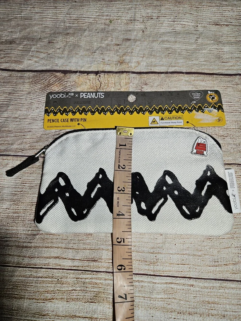 Peanuts snoopy pencil case with pin